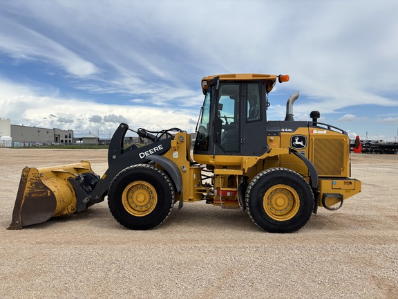 2020 John Deere 444L