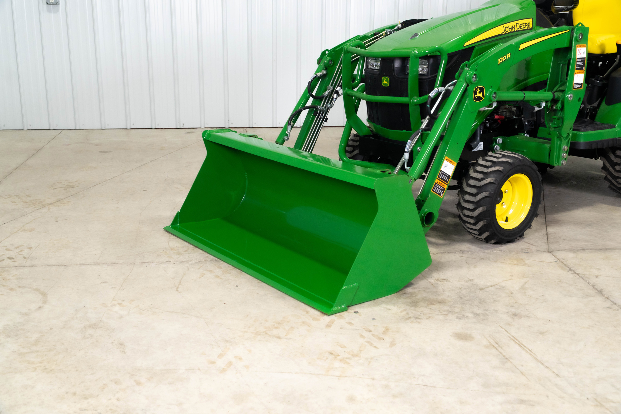 New In-Stock 2026 John Deere 1025R Compact Utility Tractors at Koenig Equipment in Amelia, OH - PhotoXL3