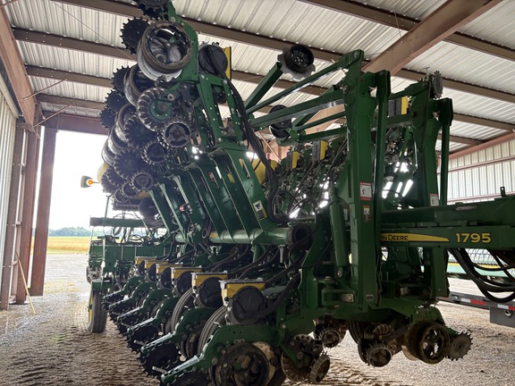 Photo of 2021 John Deere 1795