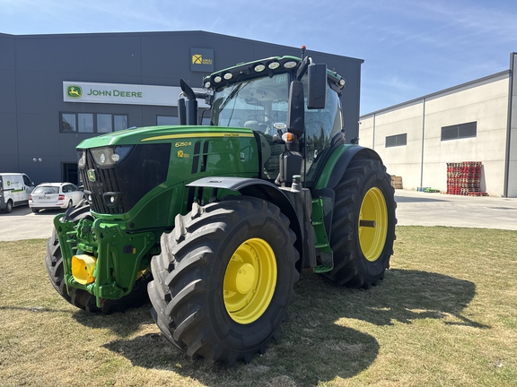 John Deere 6250R