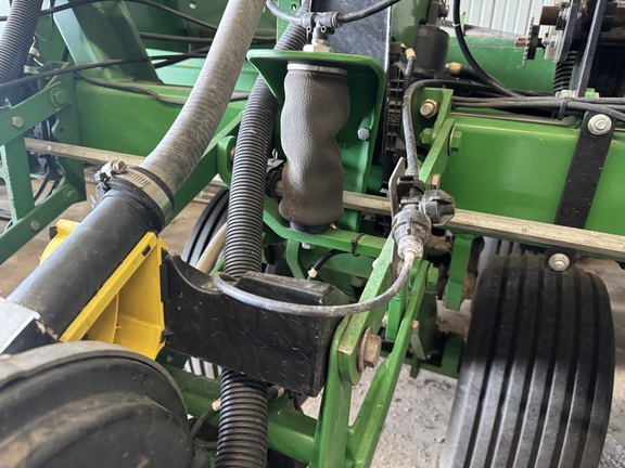 2011 John Deere DB44 - Photo14