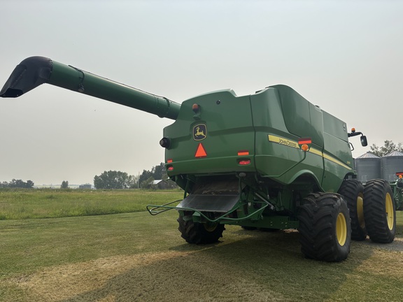 2012 John Deere S690