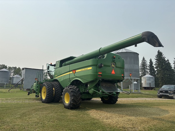 2012 John Deere S690
