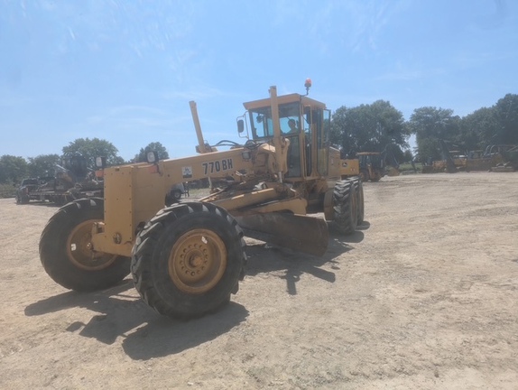 Photo of 1987 John Deere 770BH