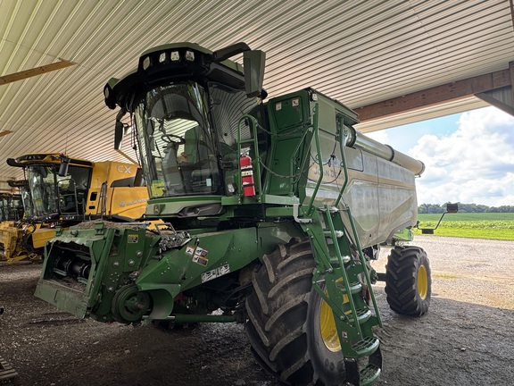 Photo of 2024 John Deere T6 800