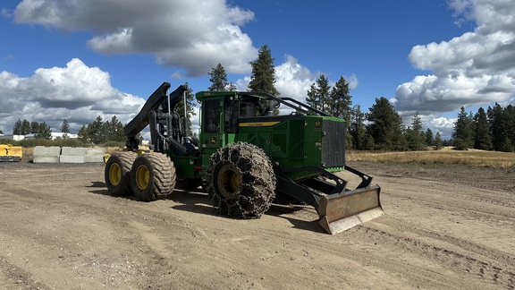 Photo of 2023 John Deere 768LII