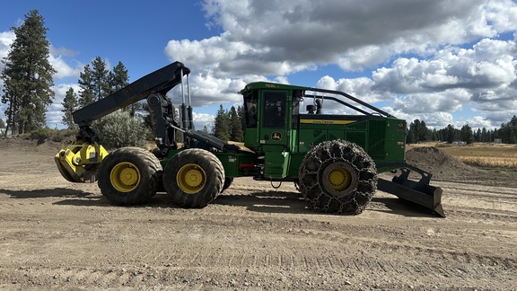 2023 John Deere 768LII