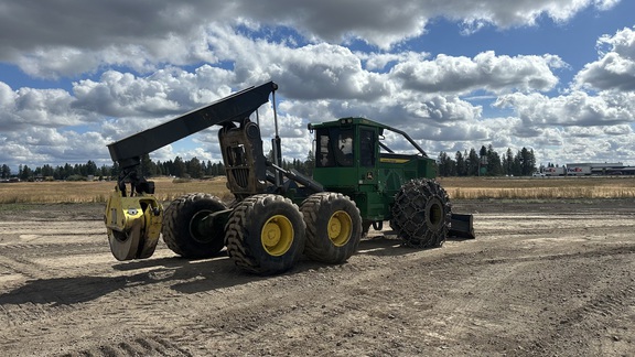 2023 John Deere 768LII