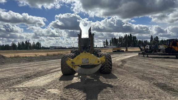 2023 John Deere 768LII