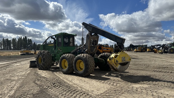 2023 John Deere 768LII