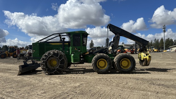 2023 John Deere 768LII