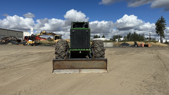 2023 John Deere 768LII
