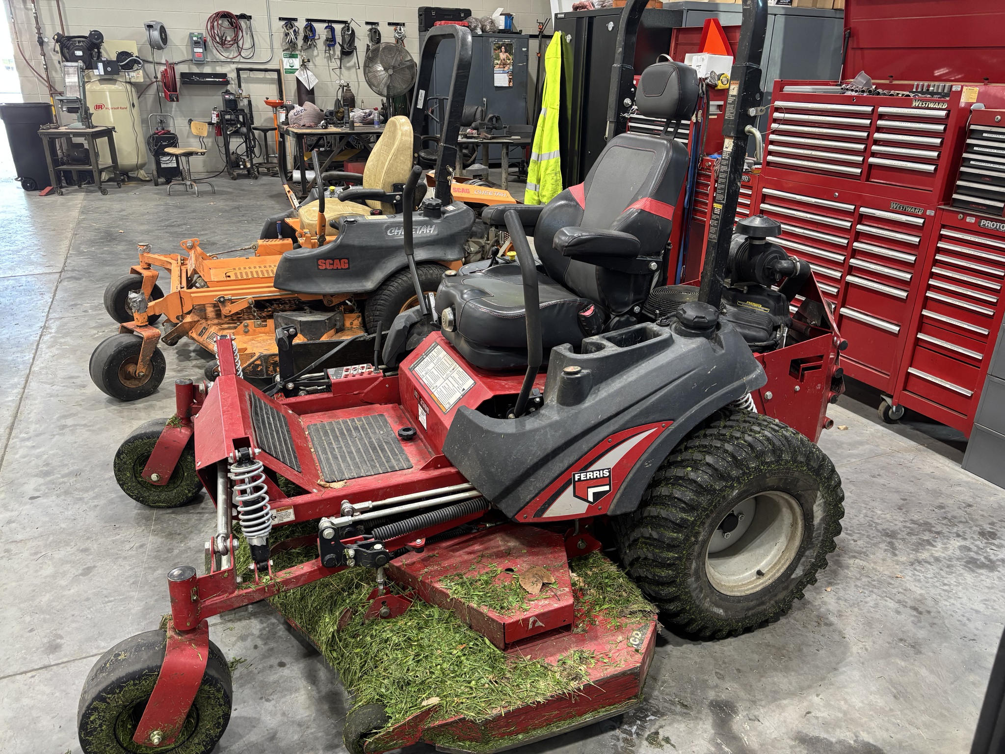 Used 2020 Ferris ISX3300 Zero Turn Mowers at Koenig Equipment in Lebanon, OH - PhotoXL3