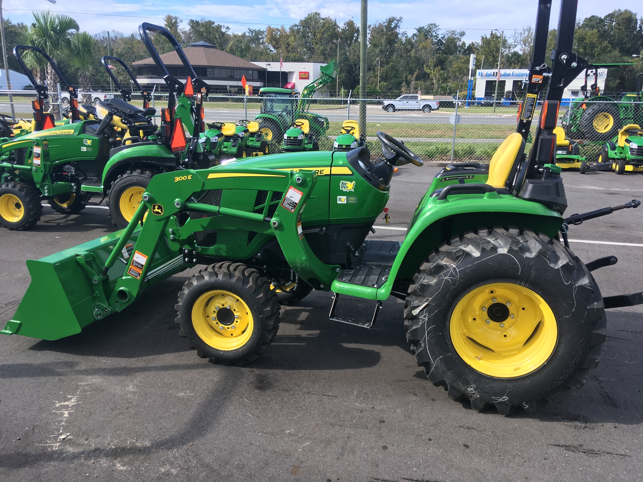 2023 John Deere 3038E Image 1
