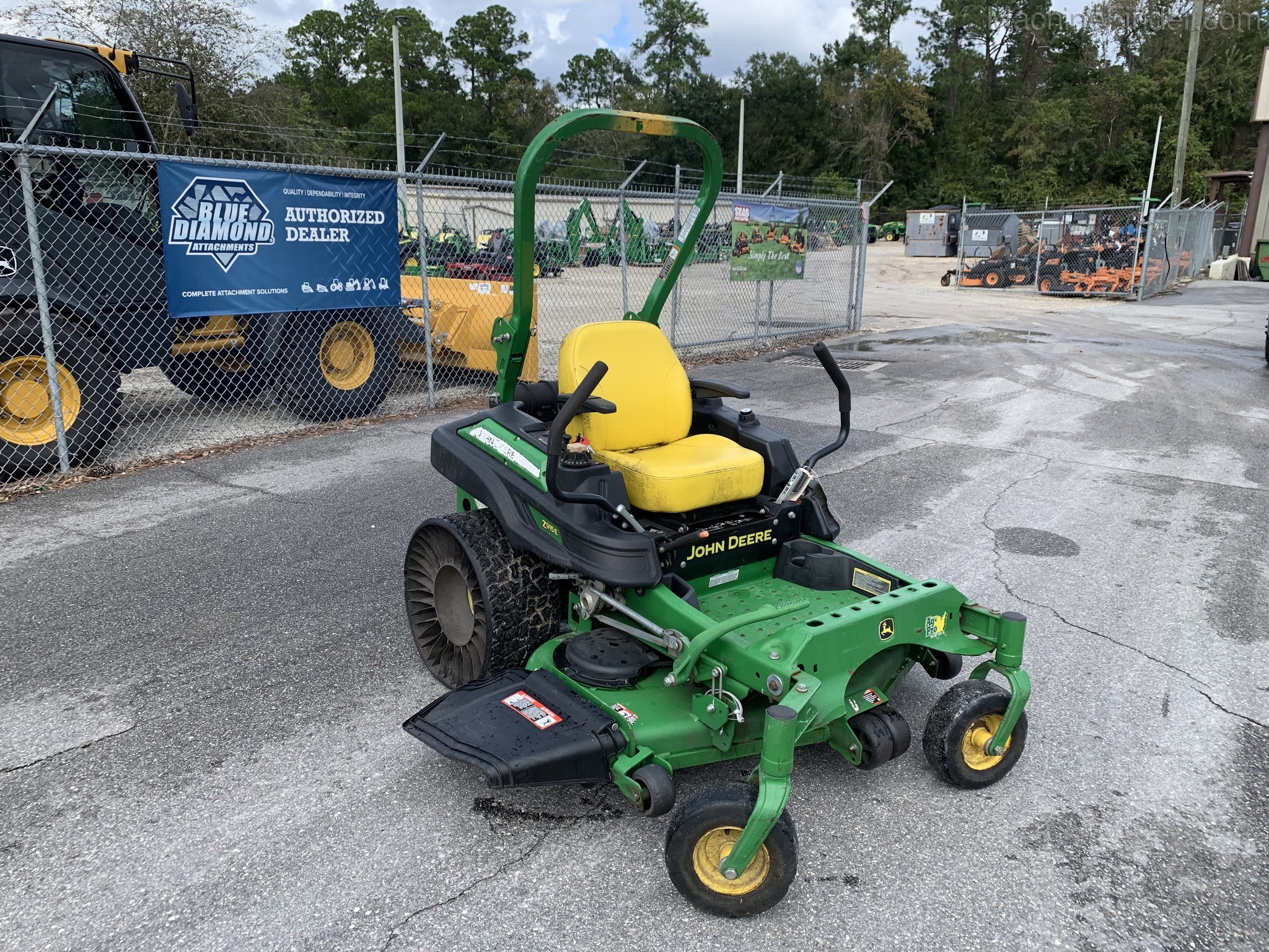 2017 John Deere z915E Image 2