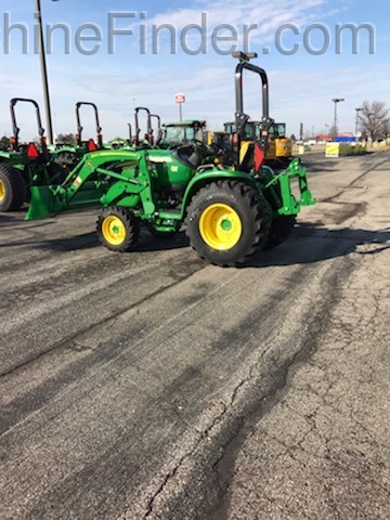 2020 John Deere 3046R Image 3
