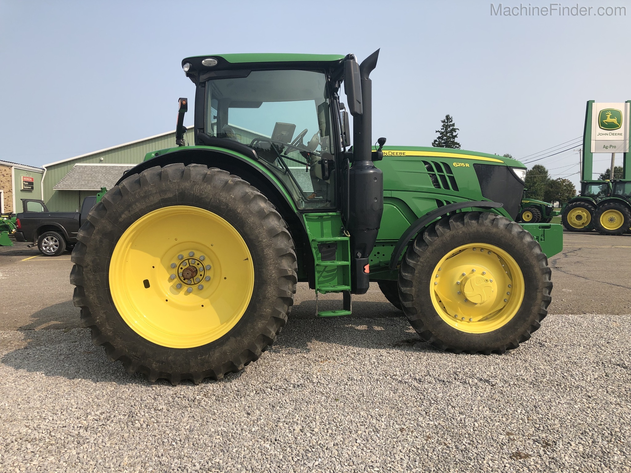 2017 John Deere 6215R Image 4