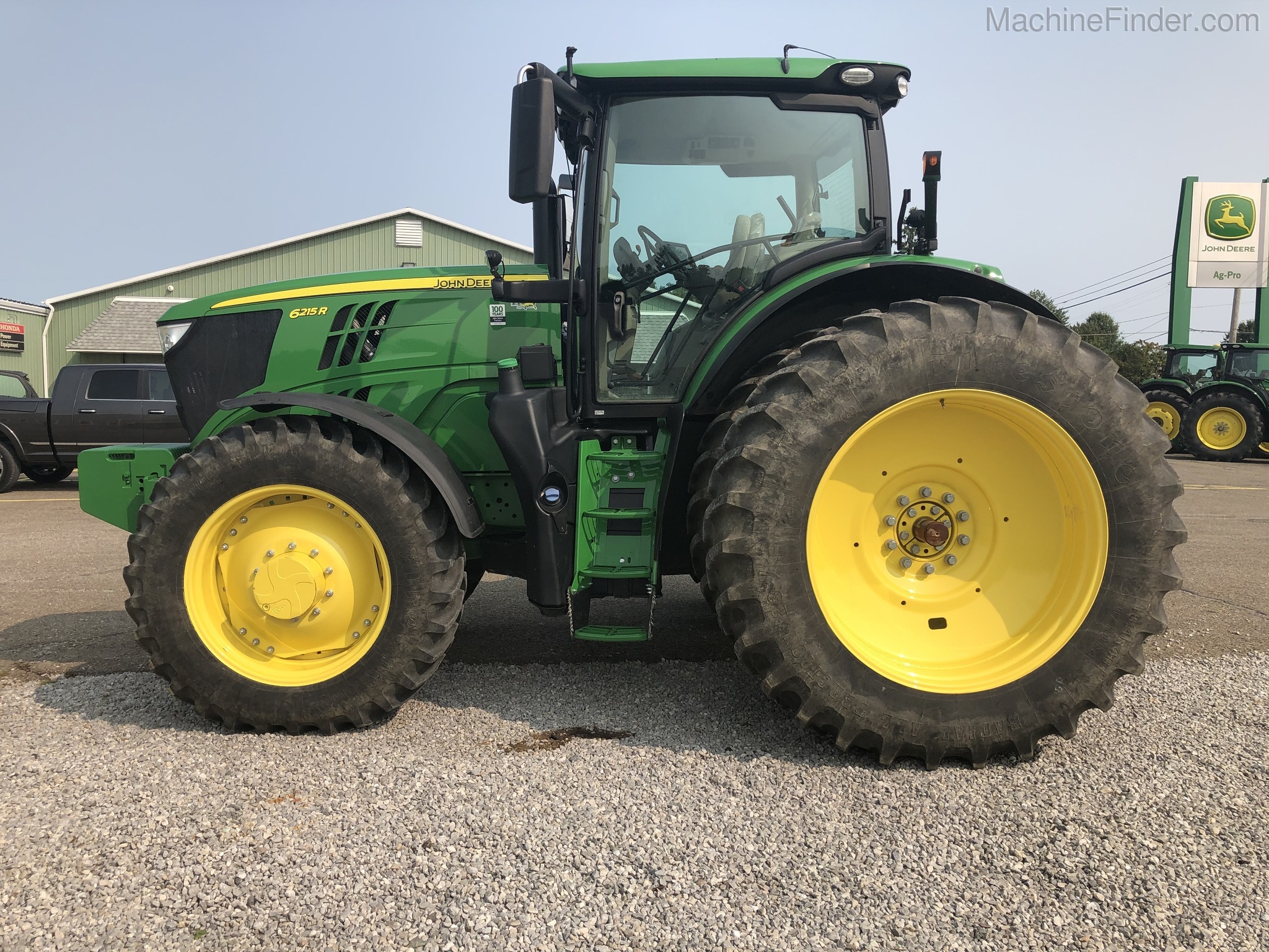 2017 John Deere 6215R Image 9