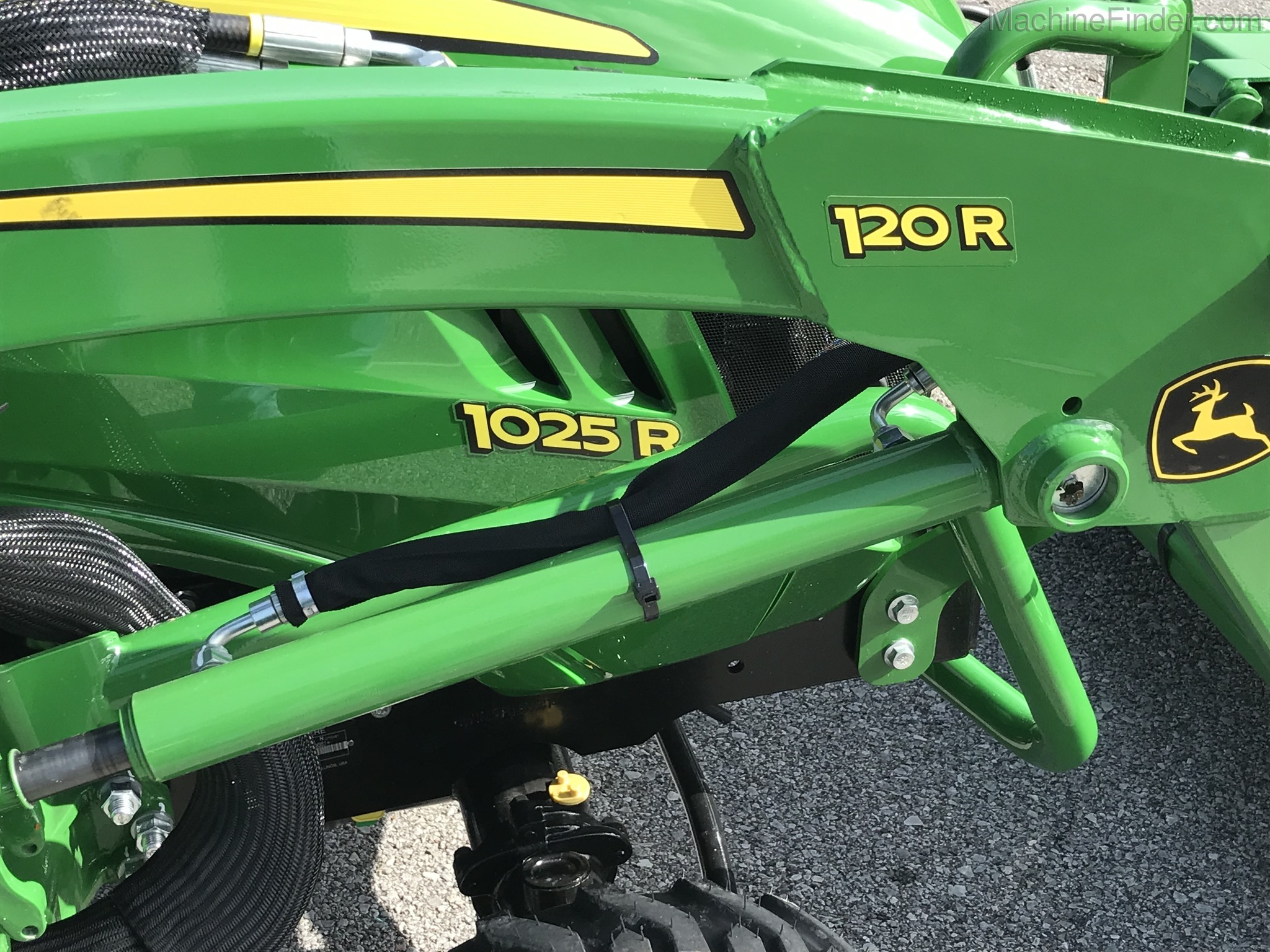 2020 John Deere 1025R Image 3