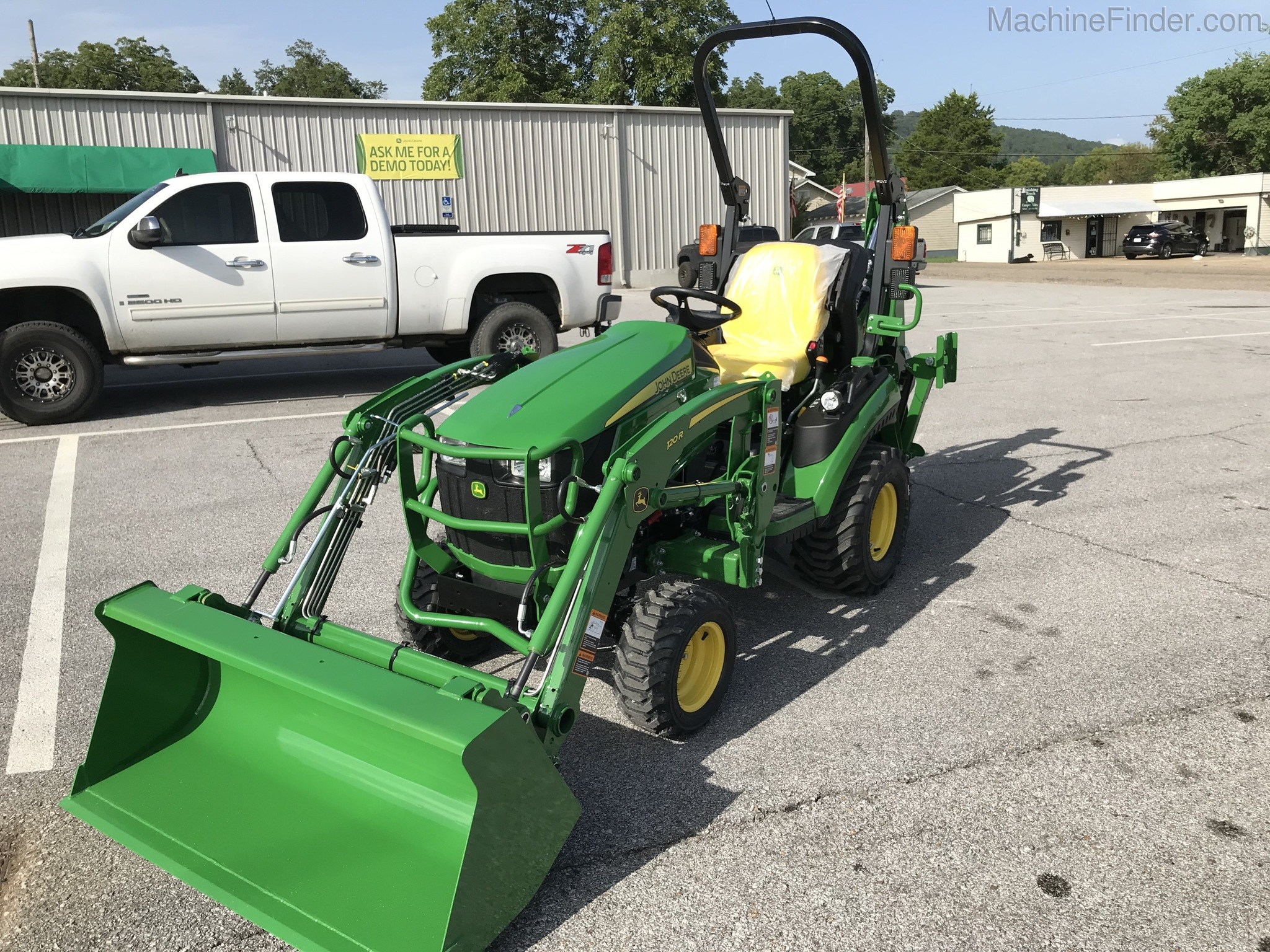2020 John Deere 1025R Image 2