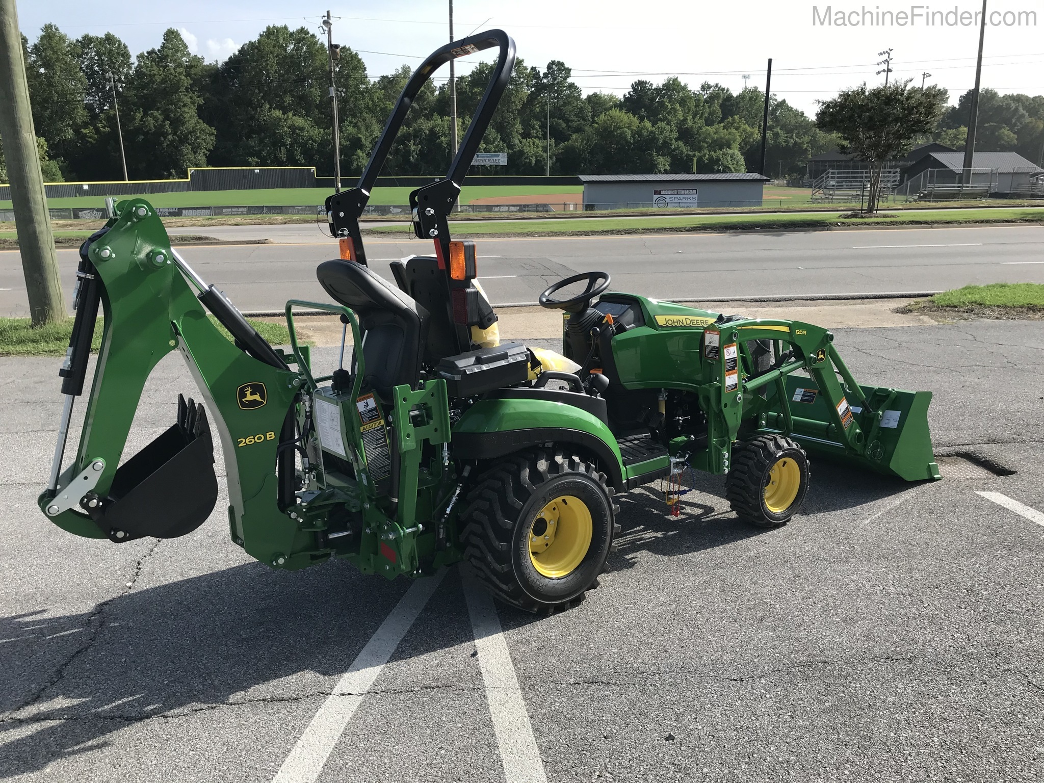2020 John Deere 1025R Image 5