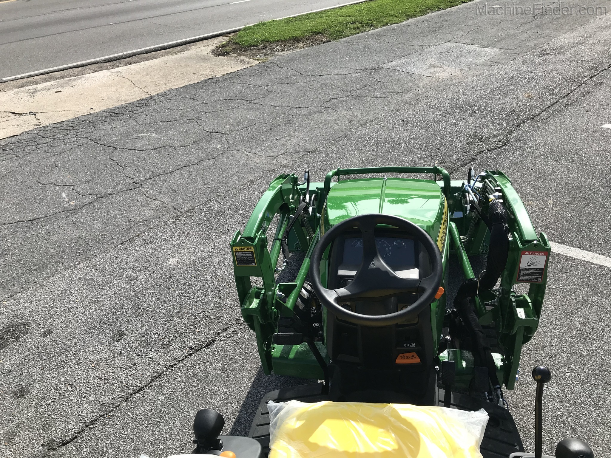 2020 John Deere 1025R Image 8