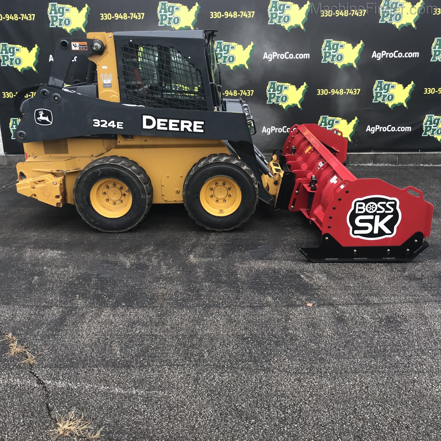 2017 John Deere 324E Image 8