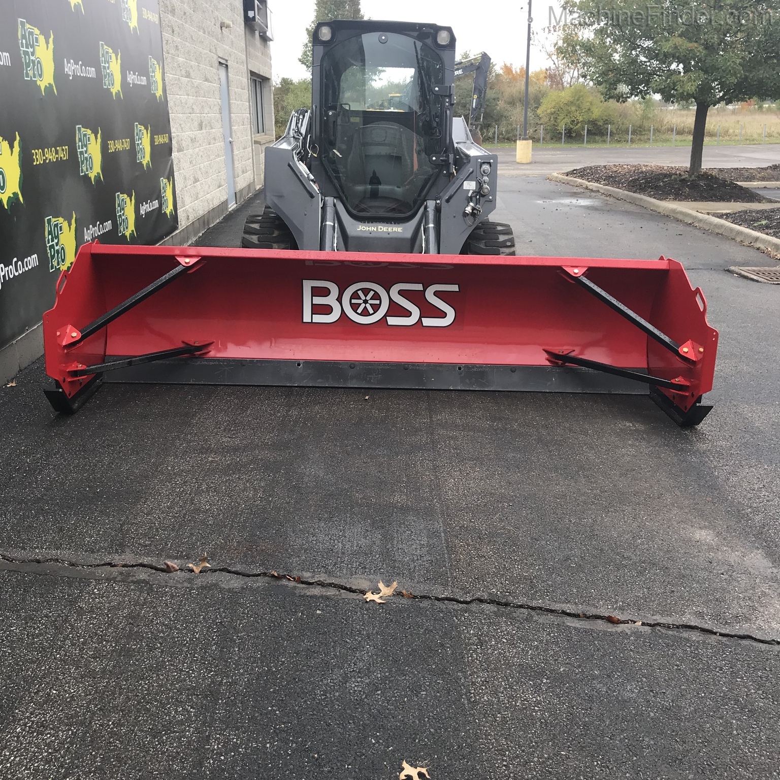 2017 John Deere 324E Image 2