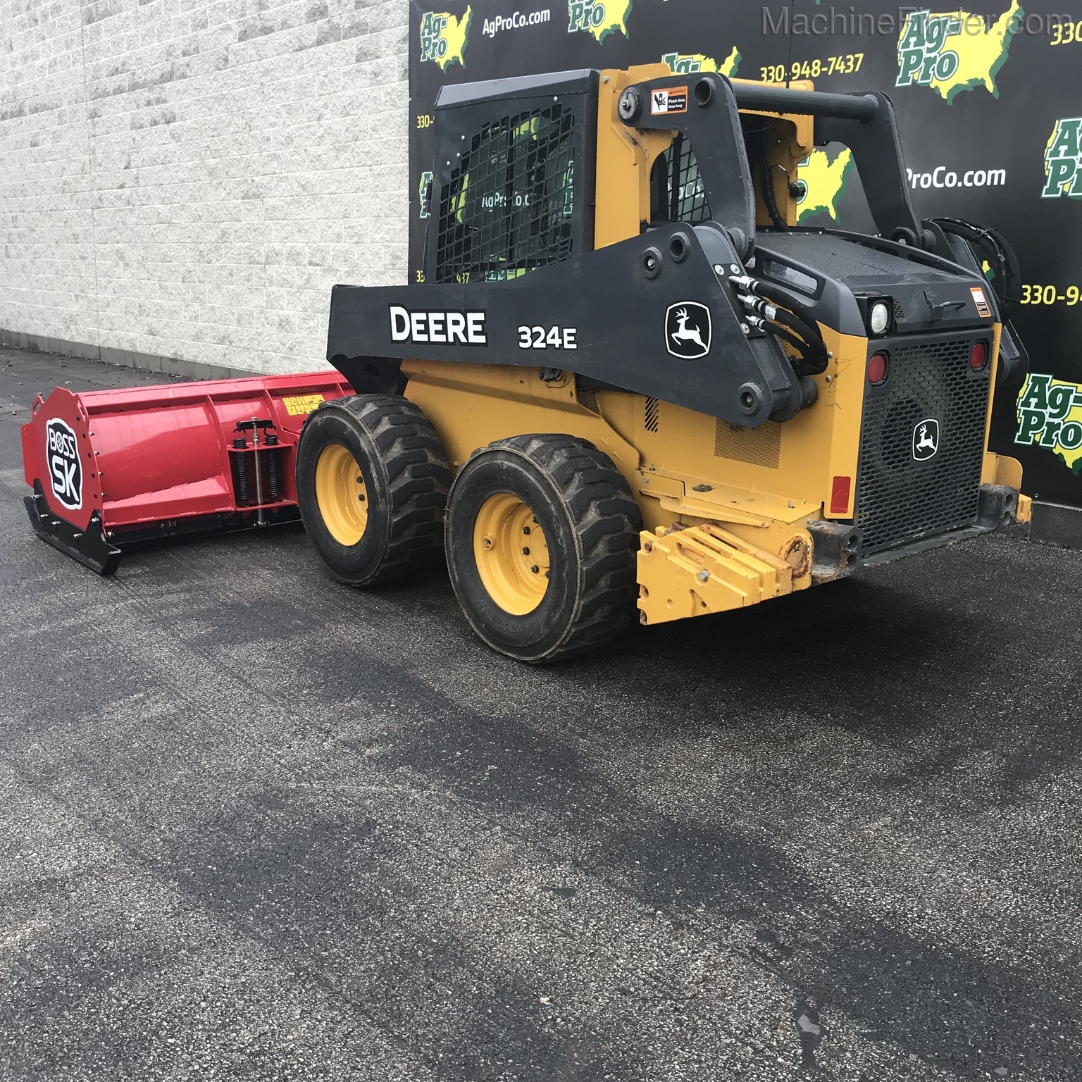 2017 John Deere 324E Image 6