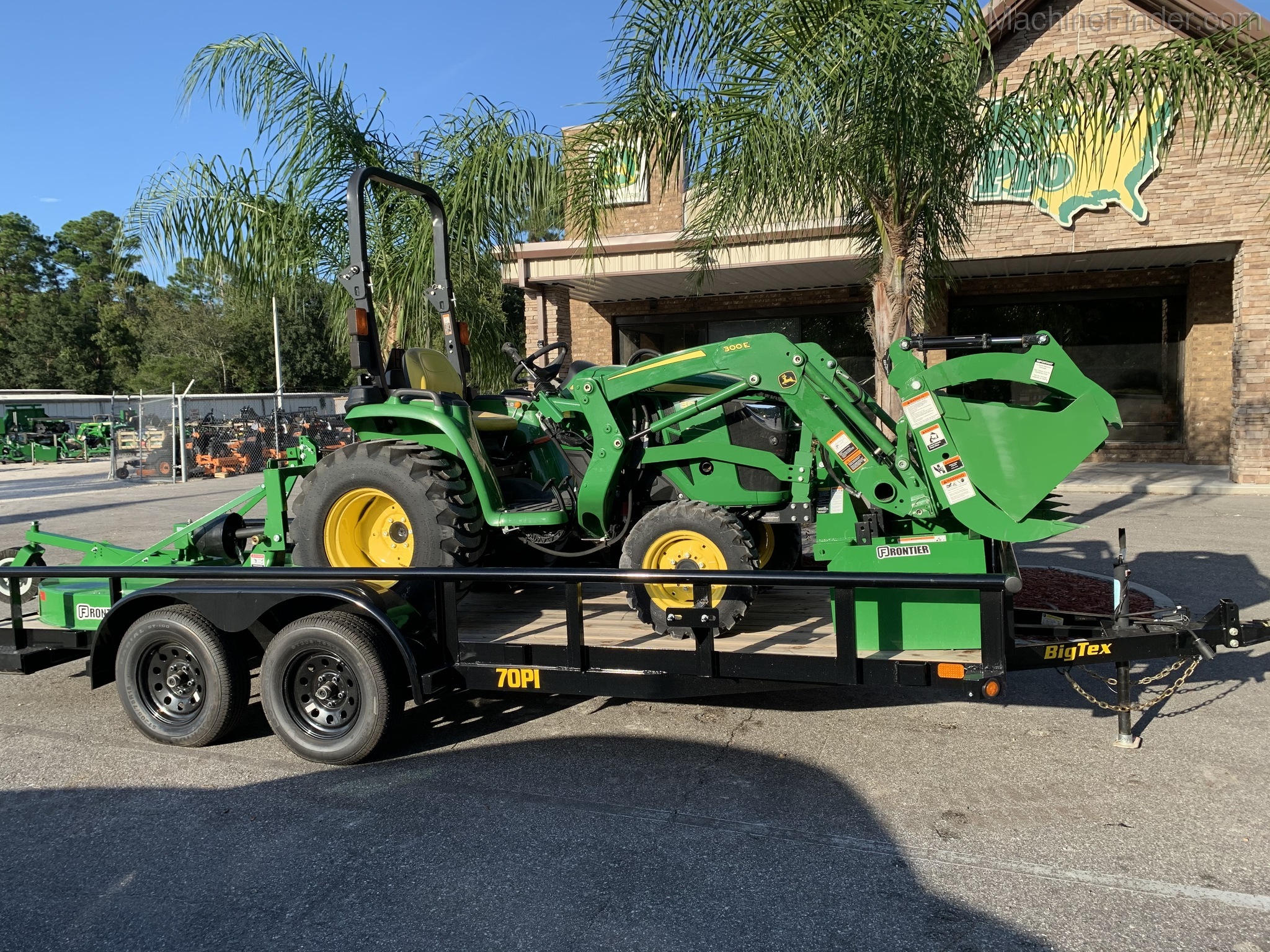 2020 John Deere 3032E Image 1