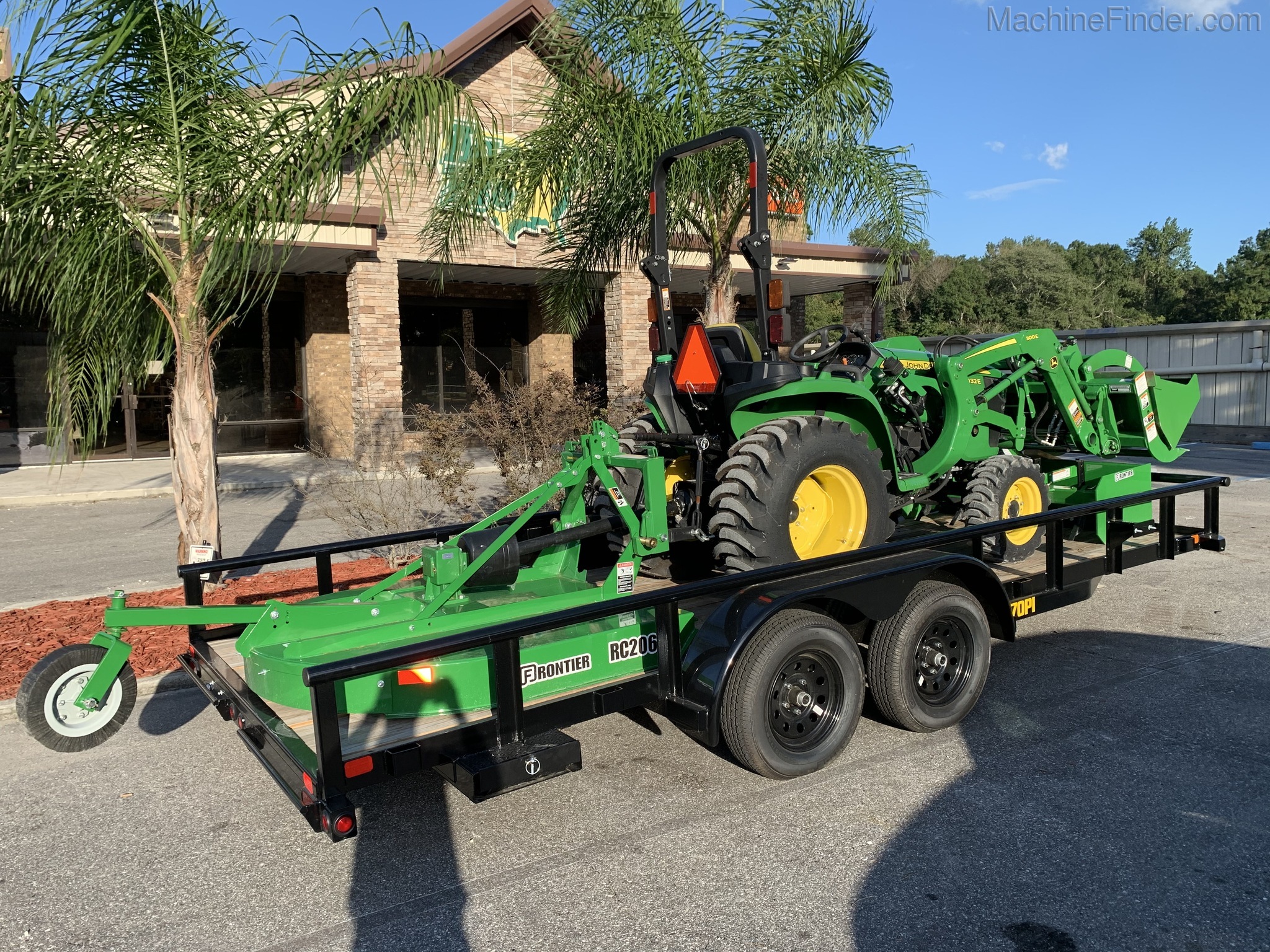 2020 John Deere 3032E Image 3
