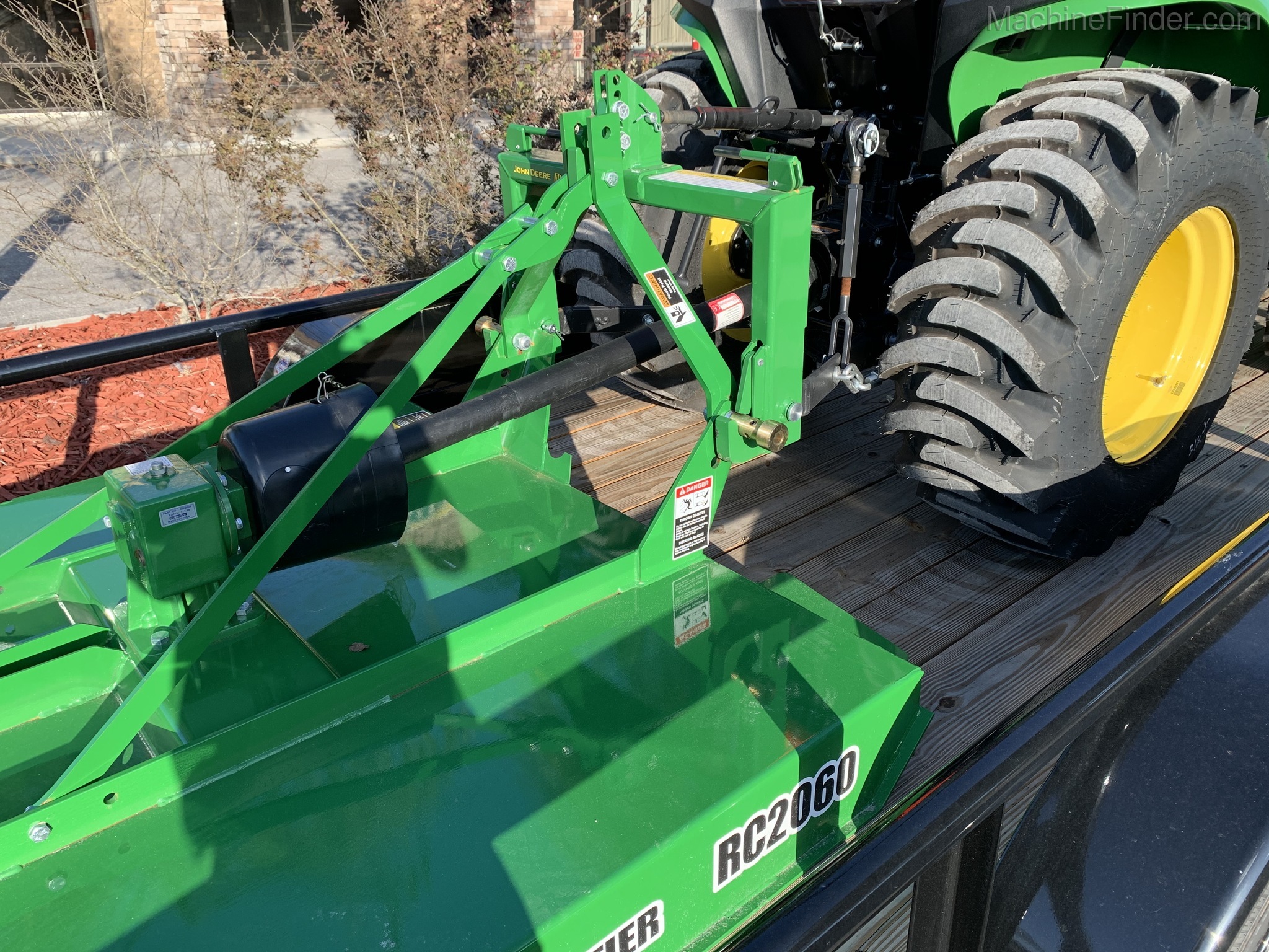 2020 John Deere 3032E Image 4