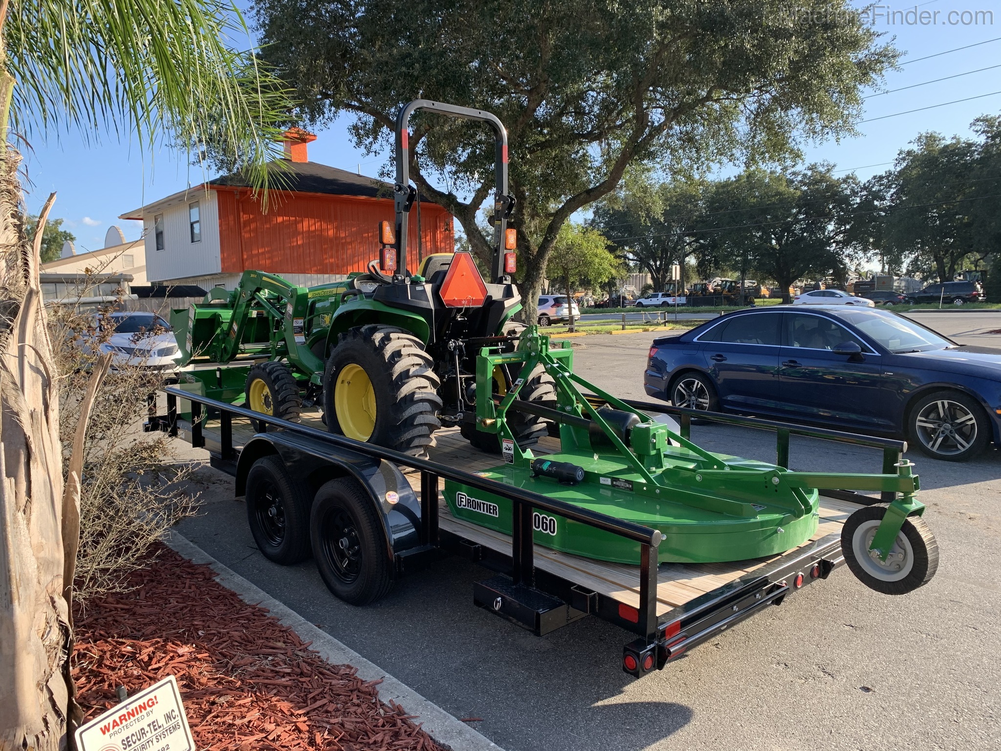 2020 John Deere 3032E Image 5
