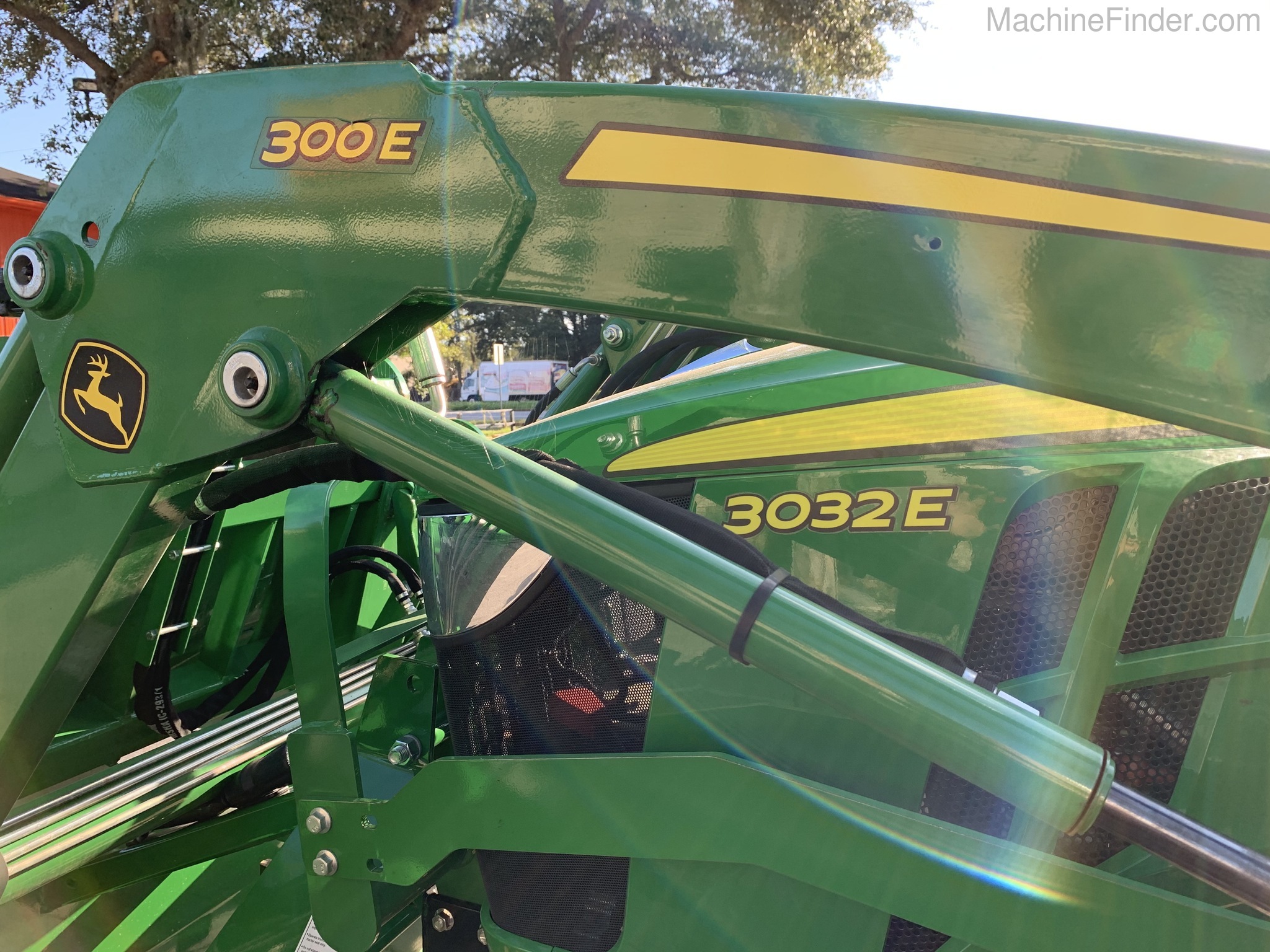 2020 John Deere 3032E Image 6