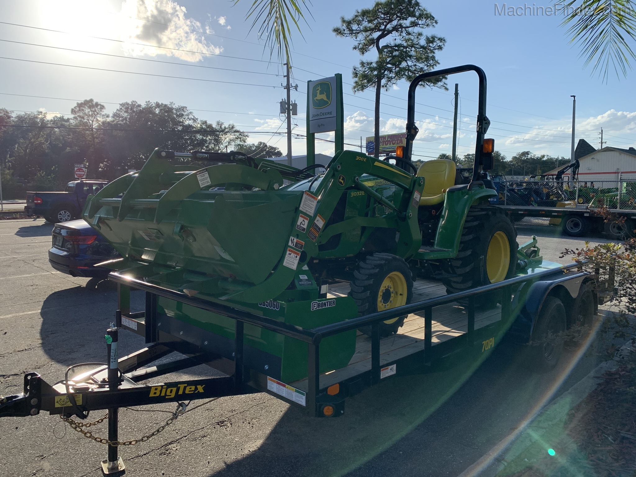 2020 John Deere 3032E Image 7