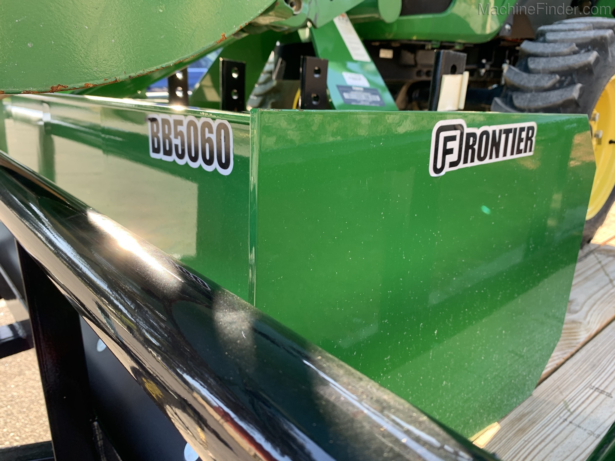 2020 John Deere 3032E Image 8