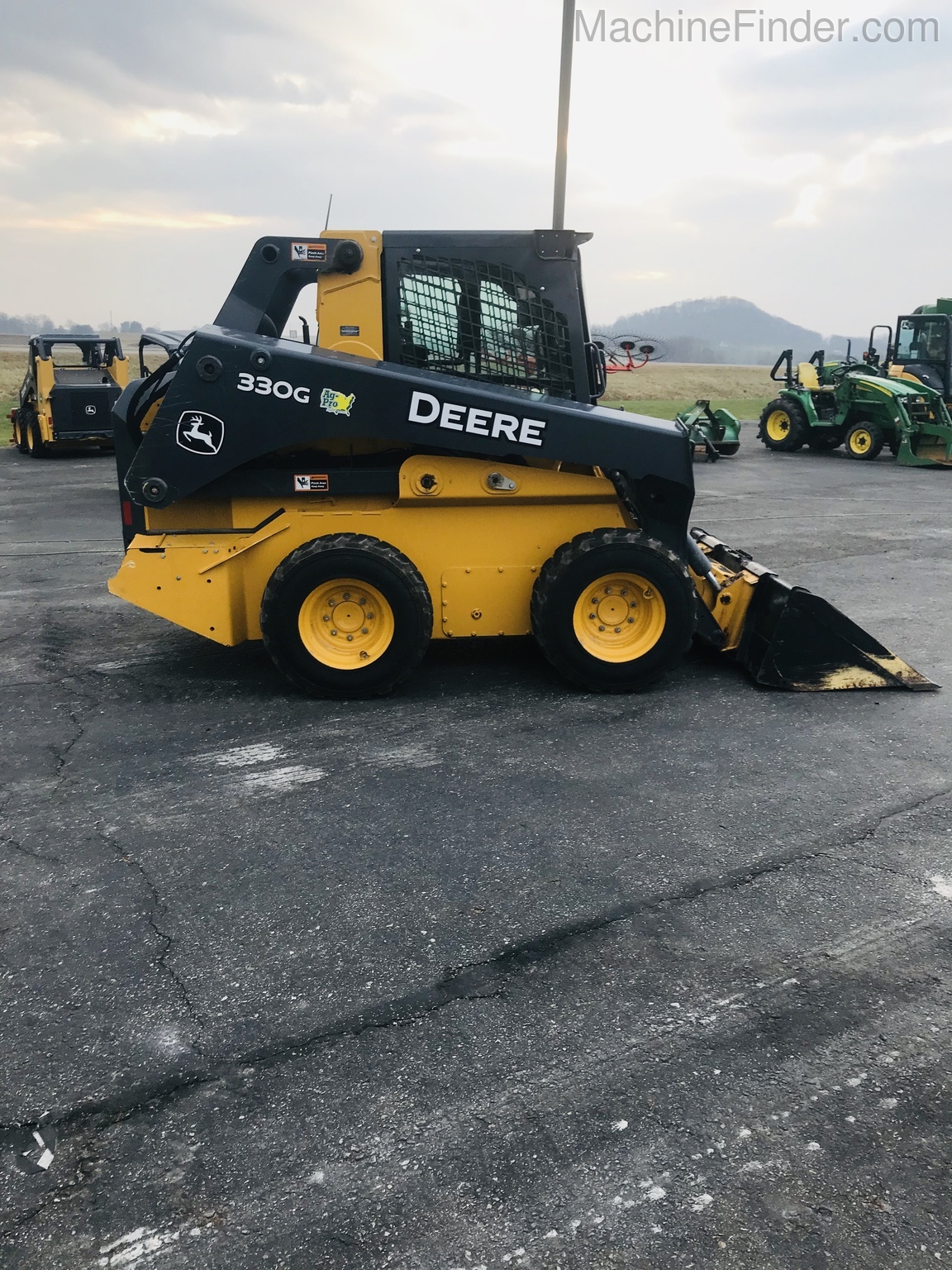 2017 John Deere 330G Image 3