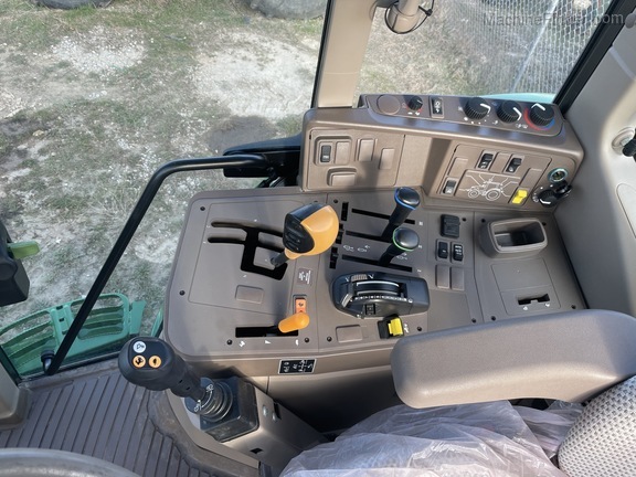 2017 John Deere 6120M Image 10