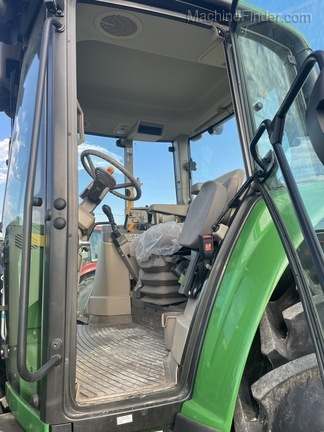 2017 John Deere 6120M Image 8