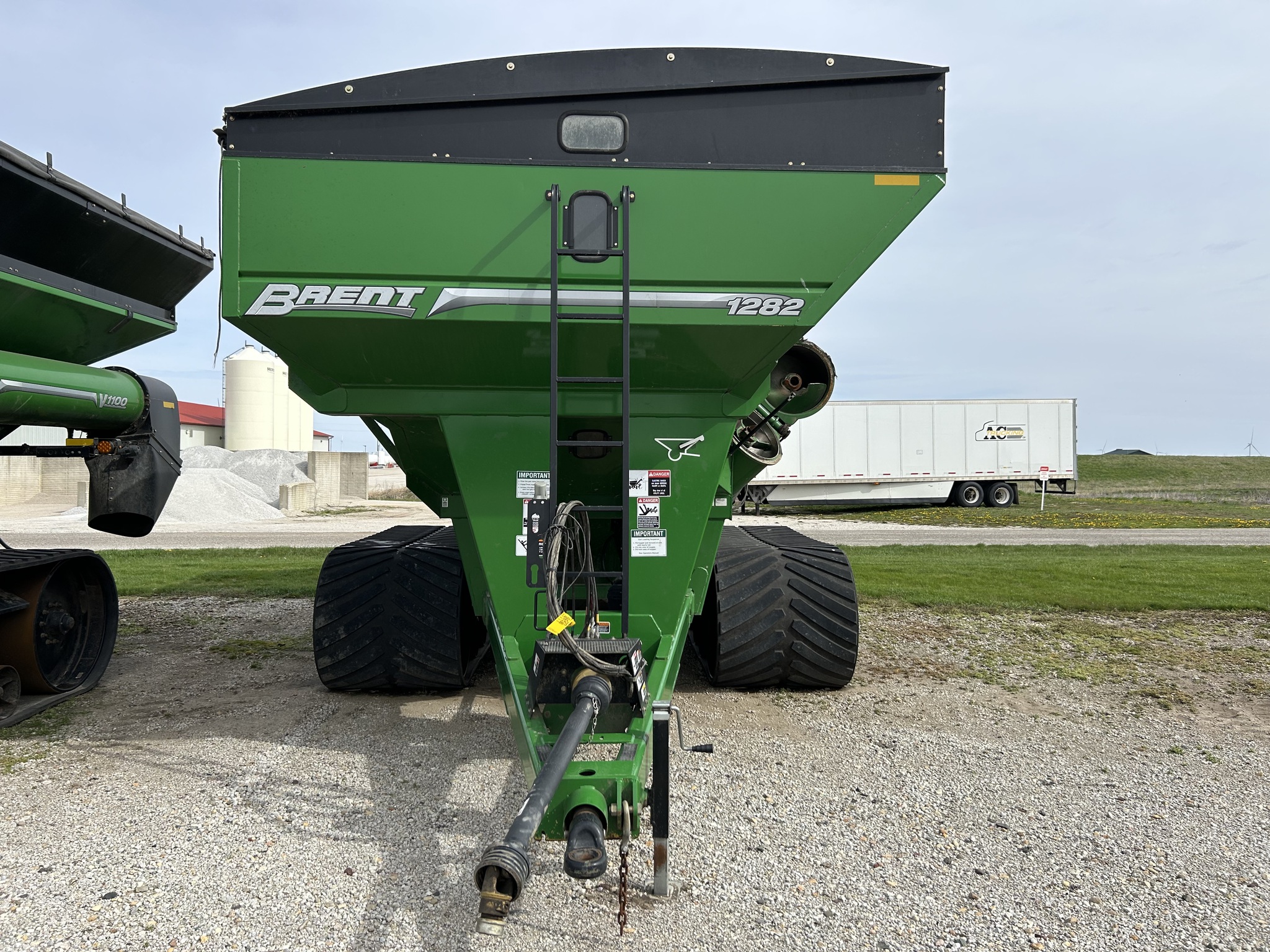  2016 Brent 1282 at Heritage Tractor in Lexington, IL
