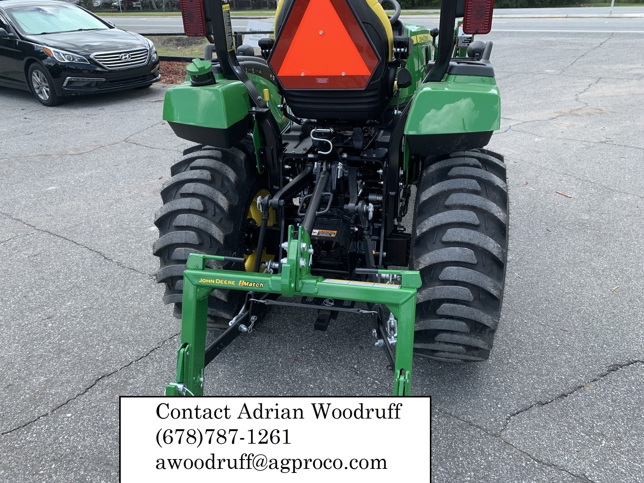 2024 John Deere 2032R Image 4