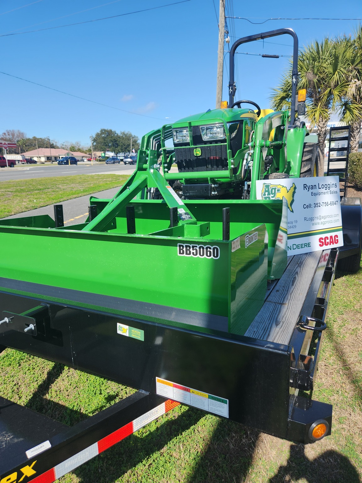 2023 John Deere 3038E Image 3