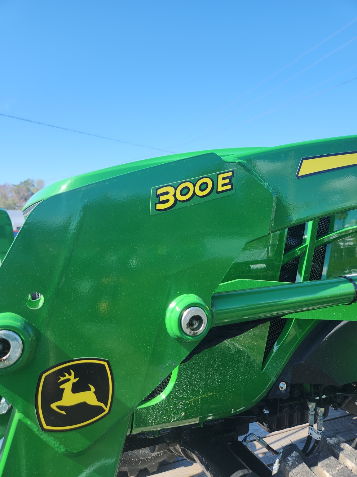 2023 John Deere 3038E Image 4