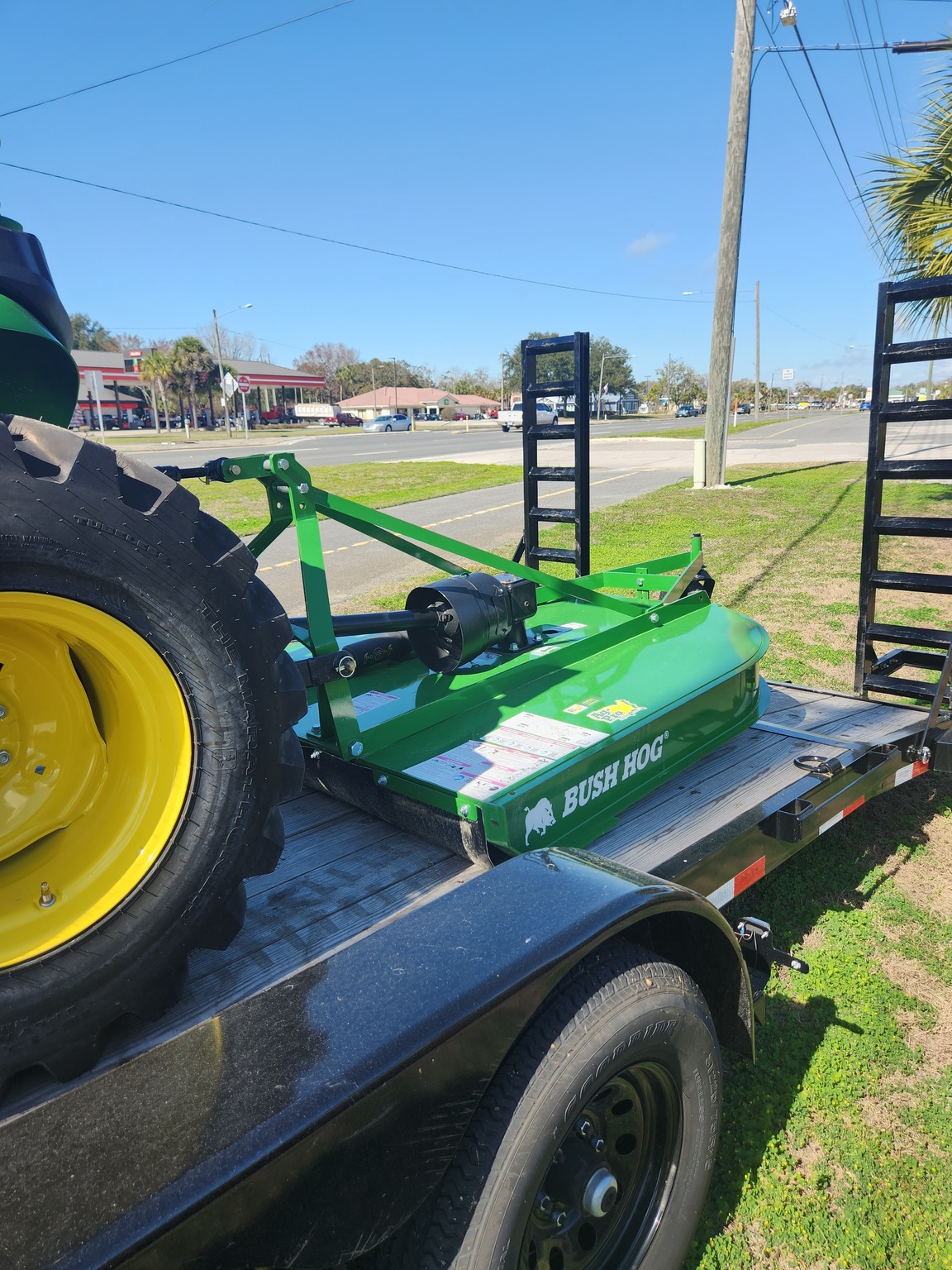 2023 John Deere 3038E Image 8
