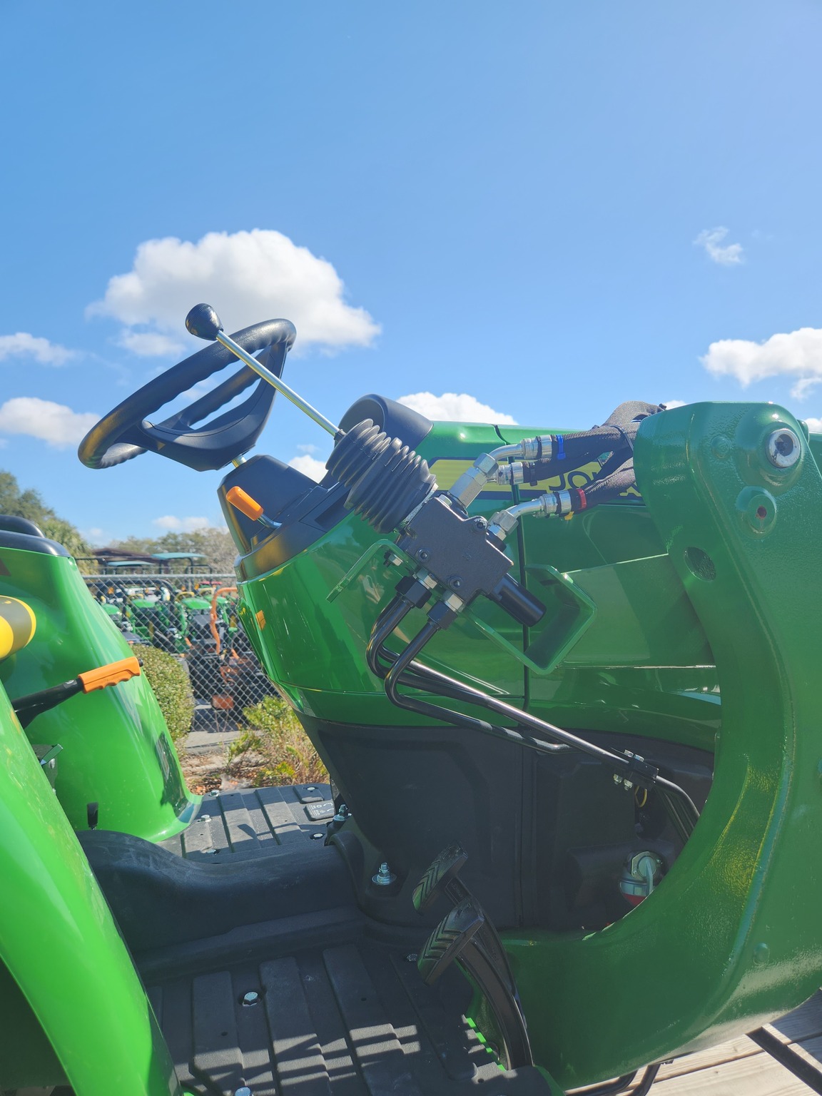 2023 John Deere 3038E Image 7