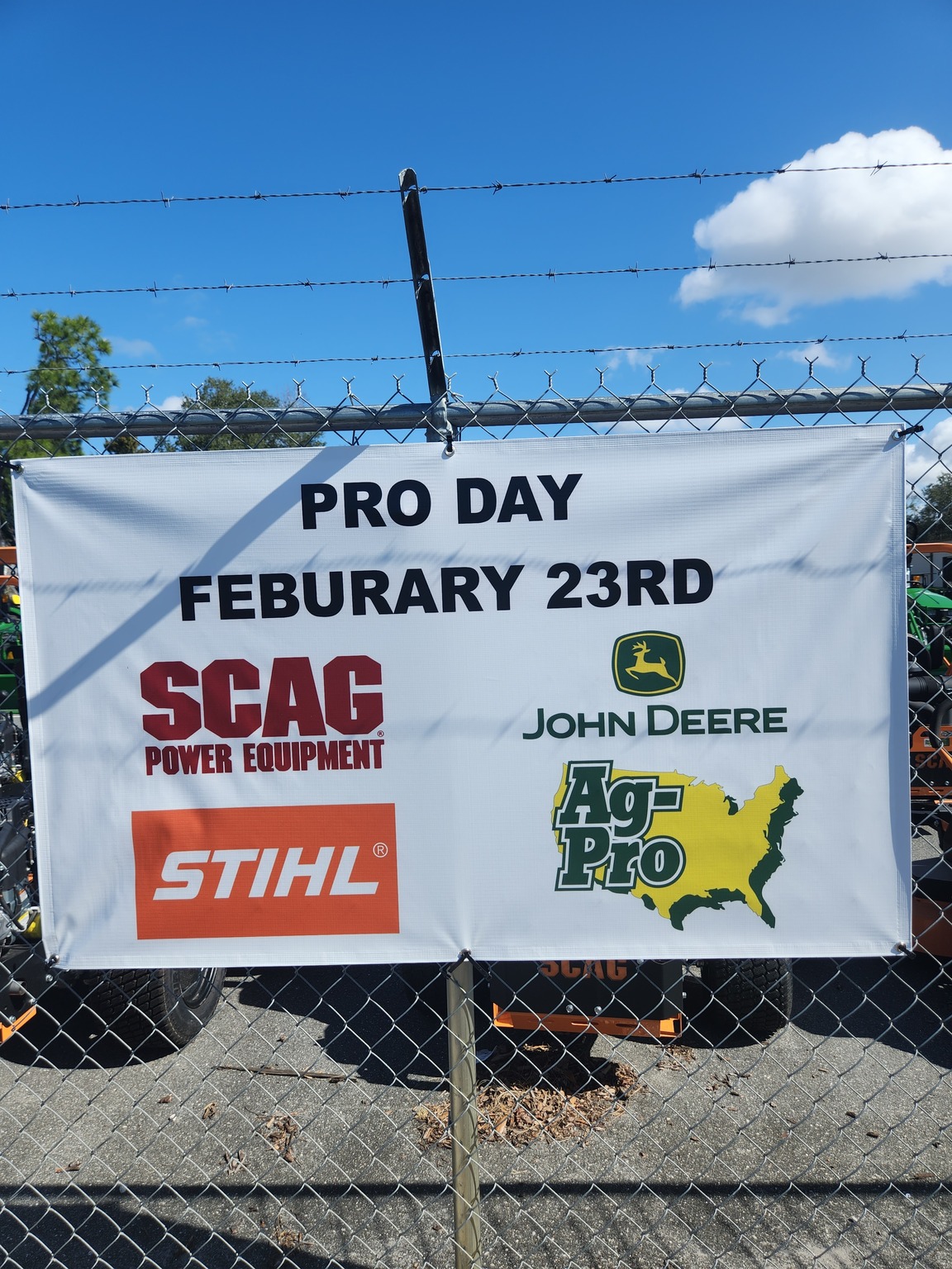 2023 John Deere 3038E Image 11