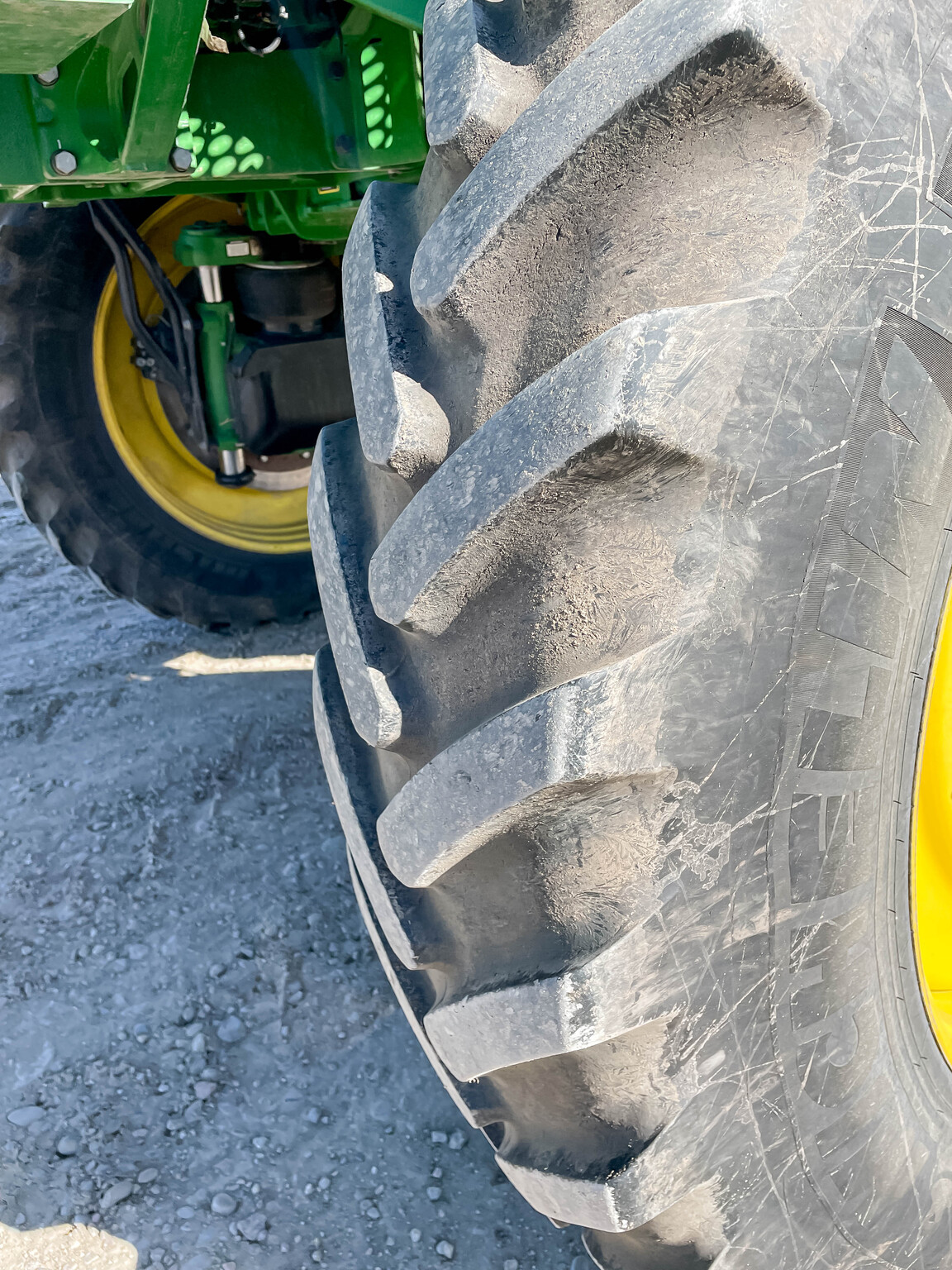 2021 John Deere R4045 Image 32