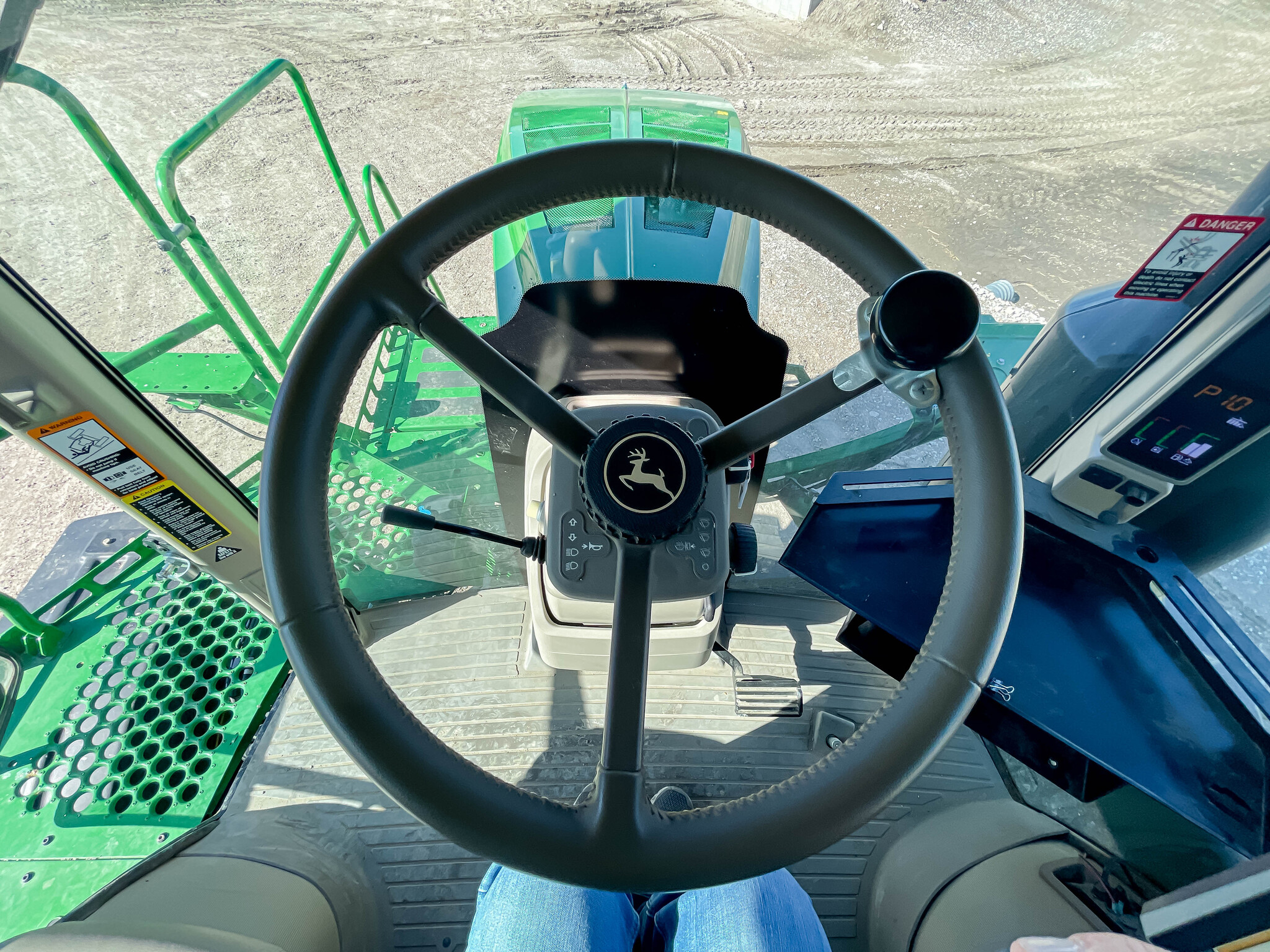 2021 John Deere R4045 Image 14