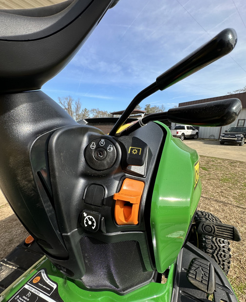 2024 John Deere X739 Image 5