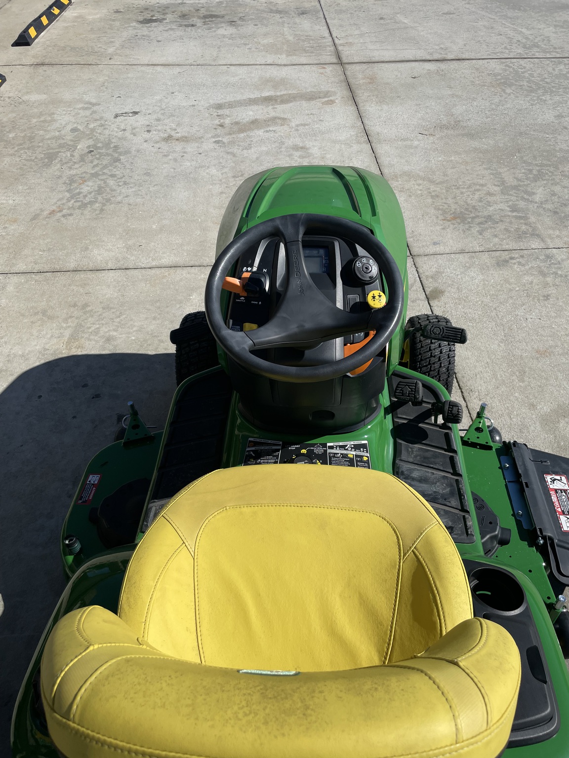 2025 John Deere X380 Image 5